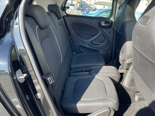 スマート ＭＣＣ スマート BRABUS エクスクルーシブ 茨城県 2019(令1)年 2.6万km シルバー パノラマガラスル-フ /本革 /シートヒーター /フロ-ティングナビ /12セグ /BT /DVD/CD /バックカメラ /パ-キングセンサ-/衝突警告 /レ-ンアシスト /クル-ズコントロ-ル /ETC /パドルシフト /純正17inアルミホイ-ル /オ-トライト /禁煙車