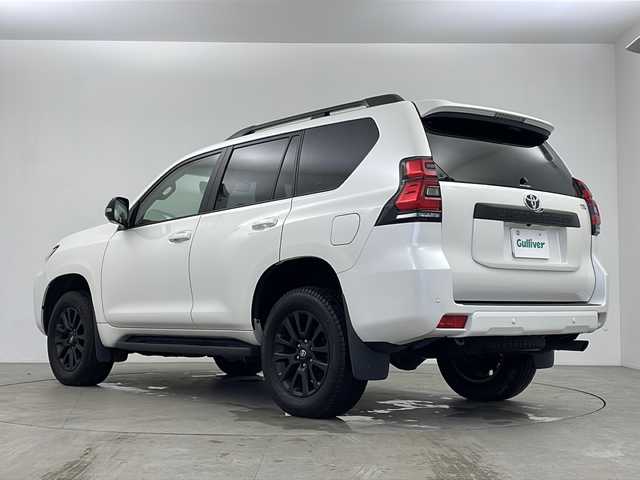 トヨタ ランドクルーザー プラド TX Lパッケージ マットブラED 鹿児島県 2022(令4)年 2.7万km ホワイトパールクリスタルシャイン メーカーOPナビ/トヨタセーフティセンス/全方位カメラ/バックカメラ/ブラインドスポットモニター/MTモード付AT/レーダークルーズコントロール/アイドリングストップ/サンルーフ/電動格納サードシート/レザーシート/前席パワーシート/前席シートヒーター/前席シートエアコン/純正18インチアルミホイール/前後コーナーセンサー/レーンキープアシスト/オートマチックハイビーム/ダウンアシストコントロール/純正LEDヘッドライト/シートベンチレーション/4WD