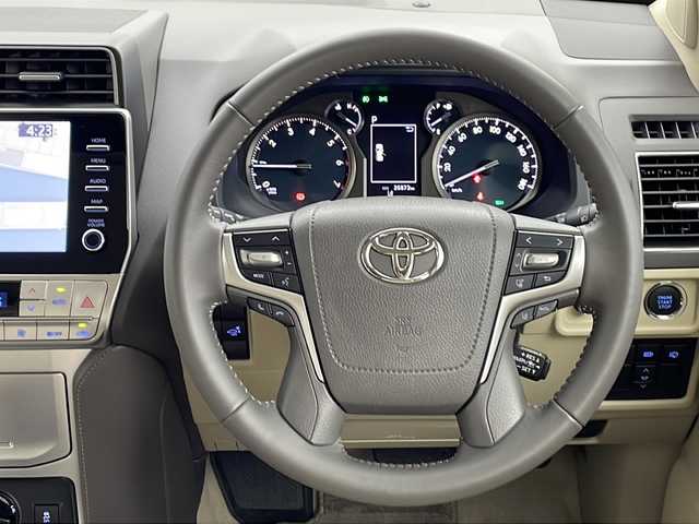 トヨタ ランドクルーザー プラド TX Lパッケージ マットブラED 鹿児島県 2022(令4)年 2.7万km ホワイトパールクリスタルシャイン メーカーOPナビ/トヨタセーフティセンス/全方位カメラ/バックカメラ/ブラインドスポットモニター/MTモード付AT/レーダークルーズコントロール/アイドリングストップ/サンルーフ/電動格納サードシート/レザーシート/前席パワーシート/前席シートヒーター/前席シートエアコン/純正18インチアルミホイール/前後コーナーセンサー/レーンキープアシスト/オートマチックハイビーム/ダウンアシストコントロール/純正LEDヘッドライト/シートベンチレーション/4WD