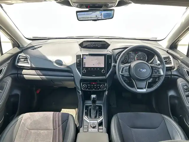 スバル フォレスター スポーツ 群馬県 2023(令5)年 2.7万km クリスタルホワイトP ワンオナ/サンルーフ/純正メモリーナビ/(AM/FM/Bluetooth/HDMI/iPod/Apple Car Play /Android Auto/フルセグTV/CD/DVD)/アイサイト/・プリクラッシュブレーキ/・緊急時プリクラッシュステアリング/・ツーリングアシスト/・車線中央維持機能/・車線逸脱抑制機能/・エマージェンシーレーンキープアシスト/・誤発進抑制制御/・ふらつき警報/・青信号お知らせ機能/・先行車発進お知らせ機能/・後退時ブレーキアシスト/前車速追従機能付クルーズコントロール/スマートリアビューミラー/ビルトインETC/前席パワーシート（運転席メモリー機能付き）/電動リアゲート/全席シートヒーター/ステアリングヒーター/ドライバーモニタリングシステム/パドルシフト/リア100V電源/リアUSB充電端子/エンジンスターター/ルーフレール/SI Drive/X Mode/純正防水フロアマット/取扱説明書/保証書