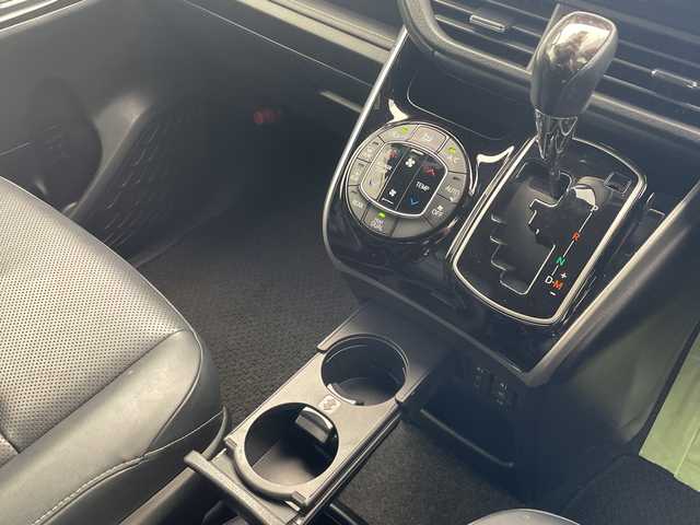 トヨタ エスクァイア Gi 沖縄県 2018(平30)年 3.6万km ブラック アルパイン12.8インチフリップダウンモニター/両側パワースライドドア/前後ドライブレコーダー/ＥＴＣ/ＵＳＢ/トヨタセーフティセンス/・衝突被害軽減ブレーキ (プリクラッシュセーフティ)																																																																									/・車線はみ出しアラート (レーンディパーチャーアラート)																									/・自動ハイビーム (オートマチックハイビーム)	/クルーズコントロール/ステアリングスイッチ																							/ＬＥＤヘッドライト/オートライト/シートヒーター/レザーシート/プッシュスタート/スマートキー/革巻きステアリング