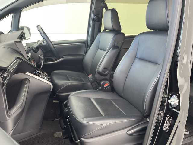 トヨタ エスクァイア Gi 沖縄県 2018(平30)年 3.6万km ブラック アルパイン12.8インチフリップダウンモニター/両側パワースライドドア/前後ドライブレコーダー/ＥＴＣ/ＵＳＢ/トヨタセーフティセンス/・衝突被害軽減ブレーキ (プリクラッシュセーフティ)																																																																									/・車線はみ出しアラート (レーンディパーチャーアラート)																									/・自動ハイビーム (オートマチックハイビーム)	/クルーズコントロール/ステアリングスイッチ																							/ＬＥＤヘッドライト/オートライト/シートヒーター/レザーシート/プッシュスタート/スマートキー/革巻きステアリング