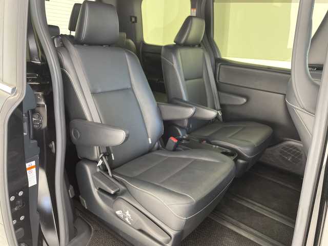 トヨタ エスクァイア Gi 沖縄県 2018(平30)年 3.6万km ブラック アルパイン12.8インチフリップダウンモニター/両側パワースライドドア/前後ドライブレコーダー/ＥＴＣ/ＵＳＢ/トヨタセーフティセンス/・衝突被害軽減ブレーキ (プリクラッシュセーフティ)																																																																									/・車線はみ出しアラート (レーンディパーチャーアラート)																									/・自動ハイビーム (オートマチックハイビーム)	/クルーズコントロール/ステアリングスイッチ																							/ＬＥＤヘッドライト/オートライト/シートヒーター/レザーシート/プッシュスタート/スマートキー/革巻きステアリング