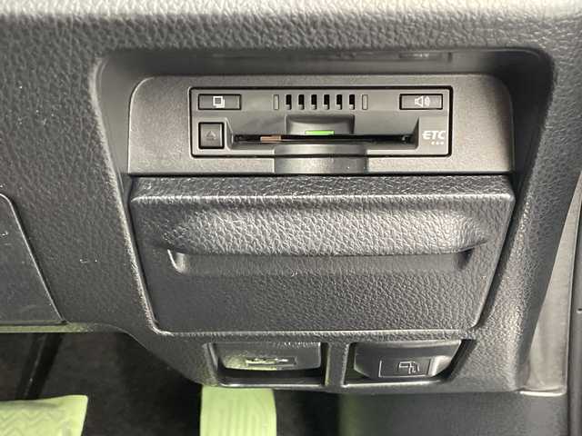 トヨタ エスクァイア Gi 沖縄県 2018(平30)年 3.6万km ブラック アルパイン12.8インチフリップダウンモニター/両側パワースライドドア/前後ドライブレコーダー/ＥＴＣ/ＵＳＢ/トヨタセーフティセンス/・衝突被害軽減ブレーキ (プリクラッシュセーフティ)																																																																									/・車線はみ出しアラート (レーンディパーチャーアラート)																									/・自動ハイビーム (オートマチックハイビーム)	/クルーズコントロール/ステアリングスイッチ																							/ＬＥＤヘッドライト/オートライト/シートヒーター/レザーシート/プッシュスタート/スマートキー/革巻きステアリング