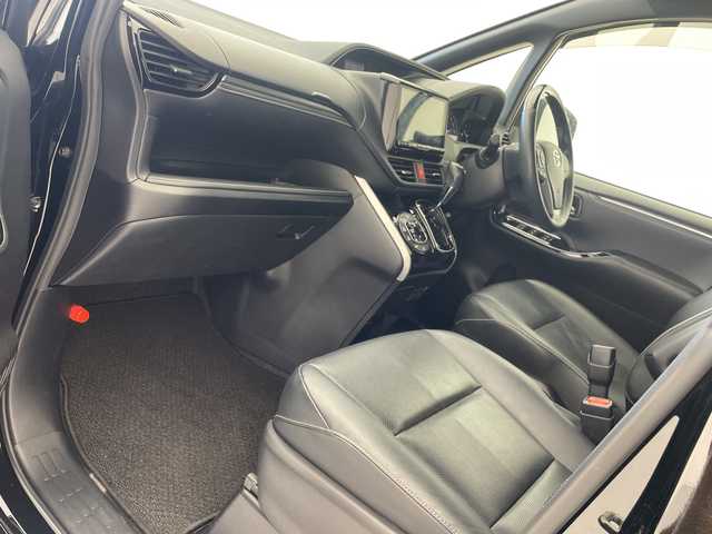 トヨタ エスクァイア Gi 沖縄県 2018(平30)年 3.6万km ブラック アルパイン12.8インチフリップダウンモニター/両側パワースライドドア/前後ドライブレコーダー/ＥＴＣ/ＵＳＢ/トヨタセーフティセンス/・衝突被害軽減ブレーキ (プリクラッシュセーフティ)																																																																									/・車線はみ出しアラート (レーンディパーチャーアラート)																									/・自動ハイビーム (オートマチックハイビーム)	/クルーズコントロール/ステアリングスイッチ																							/ＬＥＤヘッドライト/オートライト/シートヒーター/レザーシート/プッシュスタート/スマートキー/革巻きステアリング