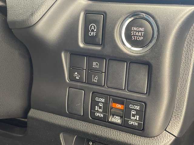 トヨタ エスクァイア Gi 沖縄県 2018(平30)年 3.6万km ブラック アルパイン12.8インチフリップダウンモニター/両側パワースライドドア/前後ドライブレコーダー/ＥＴＣ/ＵＳＢ/トヨタセーフティセンス/・衝突被害軽減ブレーキ (プリクラッシュセーフティ)																																																																									/・車線はみ出しアラート (レーンディパーチャーアラート)																									/・自動ハイビーム (オートマチックハイビーム)	/クルーズコントロール/ステアリングスイッチ																							/ＬＥＤヘッドライト/オートライト/シートヒーター/レザーシート/プッシュスタート/スマートキー/革巻きステアリング