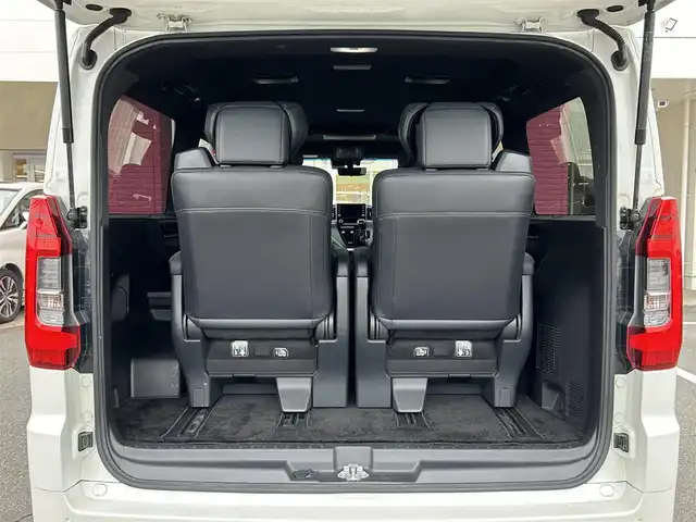 トヨタ グランエース プレミアム 群馬県 2021(令3)年 5.7万km ホワイトパールクリスタルシャイン セーフティセンス/純正フリップダウンモニター/純正8インチディスプレイオーディオ（ナビ機能付き）/　　CD/DVD/BT/USB/Miracast/パノラミックビューモニター/両側パワースライドドア/レーダークルーズコントロール/LEDオートライト/オートハイビーム/レザーシート/全席シートヒーター/全席パワーシート/社外17インチAW/コーナーセンサー/ブラインドスポットモニター/デジタルインナーミラー/レーンアシスト/ステアリングスイッチ/オートリトラクタブルミラー/アイドリングストップ/横滑り防止装置/サイド・カーテンエアバッグ/スマートキー/ビルトインETC2.0