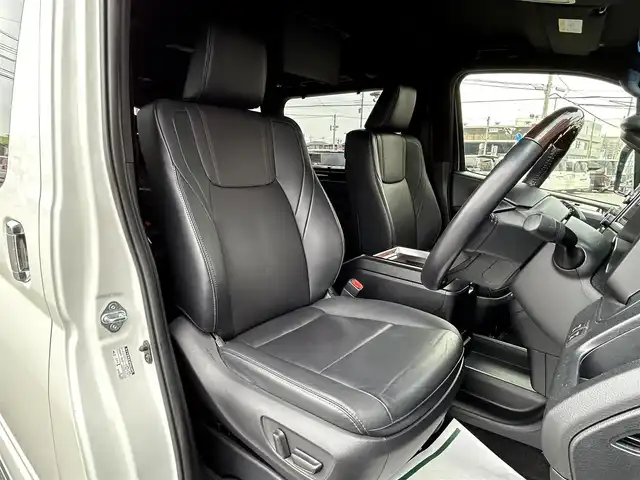 トヨタ グランエース プレミアム 群馬県 2021(令3)年 5.7万km ホワイトパールクリスタルシャイン セーフティセンス/純正フリップダウンモニター/純正8インチディスプレイオーディオ（ナビ機能付き）/　　CD/DVD/BT/USB/Miracast/パノラミックビューモニター/両側パワースライドドア/レーダークルーズコントロール/LEDオートライト/オートハイビーム/レザーシート/全席シートヒーター/全席パワーシート/社外17インチAW/コーナーセンサー/ブラインドスポットモニター/デジタルインナーミラー/レーンアシスト/ステアリングスイッチ/オートリトラクタブルミラー/アイドリングストップ/横滑り防止装置/サイド・カーテンエアバッグ/スマートキー/ビルトインETC2.0
