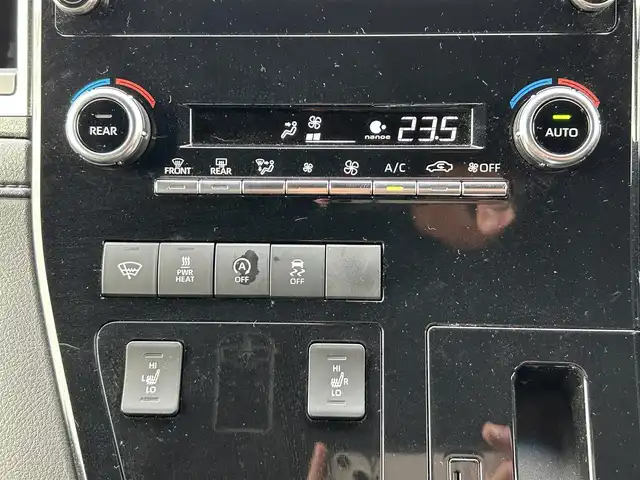 トヨタ グランエース プレミアム 群馬県 2021(令3)年 5.7万km ホワイトパールクリスタルシャイン セーフティセンス/純正フリップダウンモニター/純正8インチディスプレイオーディオ（ナビ機能付き）/　　CD/DVD/BT/USB/Miracast/パノラミックビューモニター/両側パワースライドドア/レーダークルーズコントロール/LEDオートライト/オートハイビーム/レザーシート/全席シートヒーター/全席パワーシート/社外17インチAW/コーナーセンサー/ブラインドスポットモニター/デジタルインナーミラー/レーンアシスト/ステアリングスイッチ/オートリトラクタブルミラー/アイドリングストップ/横滑り防止装置/サイド・カーテンエアバッグ/スマートキー/ビルトインETC2.0