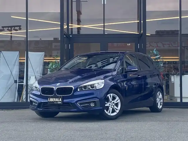 ＢＭＷ ２１８ｉ アクティブツアラー 福岡県 2015(平27)年 7.5万km 紺 ・純正ナビ／ＵＳＢ／Ｂｌｕｅｔｏｏｔｈ／ＣＤ／ＤＶＤ/・バックカメラ/・ＥＴＣ/・純正１６ＡＷ/・プッシュスタート/・アイドリングストップ/・スマートキー/・スペアキー/・レーンキープアシスト/・オートライト/・取扱説明書