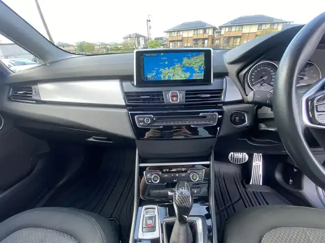 ＢＭＷ ２１８ｉ アクティブツアラー 福岡県 2015(平27)年 7.5万km 紺 ・純正ナビ／ＵＳＢ／Ｂｌｕｅｔｏｏｔｈ／ＣＤ／ＤＶＤ/・バックカメラ/・ＥＴＣ/・純正１６ＡＷ/・プッシュスタート/・アイドリングストップ/・スマートキー/・スペアキー/・レーンキープアシスト/・オートライト/・取扱説明書