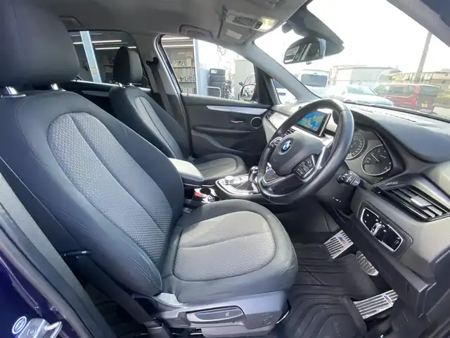 ＢＭＷ ２１８ｉ アクティブツアラー 福岡県 2015(平27)年 7.5万km 紺 ・純正ナビ／ＵＳＢ／Ｂｌｕｅｔｏｏｔｈ／ＣＤ／ＤＶＤ/・バックカメラ/・ＥＴＣ/・純正１６ＡＷ/・プッシュスタート/・アイドリングストップ/・スマートキー/・スペアキー/・レーンキープアシスト/・オートライト/・取扱説明書