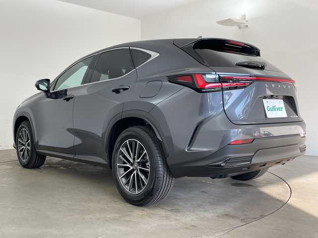 レクサス ＮＸ 350h 兵庫県 2024(令6)年 0.1万km ソニッククロム ・純正14インチディスプレイナビTV・BT・USB・MiraCast/・アラウンドビューモニター/・レーンディパーチャーアラート/・クリアランスソナー/・パーキングサポートブレーキ/・ブラインドスポットモニター/・安心降車アシスト/。リアクロストラフィックアラート/・リアカメラディテクション/・ロードサインアシスト/・プロアクティブドライビングアシスト/・ヘッドアップディスプレイ/・レーダークルーズコントロール/・レーントレーシングアシスト/・赤黒コンビレザーシート/・シートヒーター/・シートベンチレーション/・パワーシート/・パワーバックドア/・ステアリングヒーター/・前後ドライブレコーダー/・ビルトインETC2.0/・パドルシフト/・LEDオートライト/・フォグランプ/・オートマチックハイビーム/・ステアリングリモコン/・オートワイパー/・電子パーキングブレーキ/・ブレーキホールド/・純正18インチアルミホイール/・純正フロアマット/・W+サイドエアバック/・カーテンエアバック/・スマートキー/・プッシュスタート