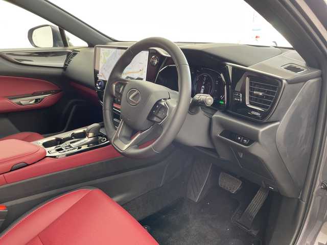 レクサス ＮＸ 350h 兵庫県 2024(令6)年 0.1万km ソニッククロム ・純正14インチディスプレイナビTV・BT・USB・MiraCast/・アラウンドビューモニター/・レーンディパーチャーアラート/・クリアランスソナー/・パーキングサポートブレーキ/・ブラインドスポットモニター/・安心降車アシスト/。リアクロストラフィックアラート/・リアカメラディテクション/・ロードサインアシスト/・プロアクティブドライビングアシスト/・ヘッドアップディスプレイ/・レーダークルーズコントロール/・レーントレーシングアシスト/・赤黒コンビレザーシート/・シートヒーター/・シートベンチレーション/・パワーシート/・パワーバックドア/・ステアリングヒーター/・前後ドライブレコーダー/・ビルトインETC2.0/・パドルシフト/・LEDオートライト/・フォグランプ/・オートマチックハイビーム/・ステアリングリモコン/・オートワイパー/・電子パーキングブレーキ/・ブレーキホールド/・純正18インチアルミホイール/・純正フロアマット/・W+サイドエアバック/・カーテンエアバック/・スマートキー/・プッシュスタート