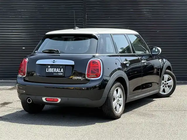 ＭＩＮＩ ミニ クーパー D 静岡県 2021(令3)年 2万km ミッドナイト・ブラック・メタリック ペッパーパッケージ/・ストレージコンパートメントパッケージ/・MINIエキサイトメントパッケージ/・レインセンサー/・ライトパッケージ/・コンフォートアクセスシステム/MINIコネクト/(Bluetooth/USB)/インテリジェントセーフティ/バックカメラ/PDC/ETC/フロアマット/純正15インチアルミホイール/フロントフォグランプ/保証書/取扱説明書/スペアキー