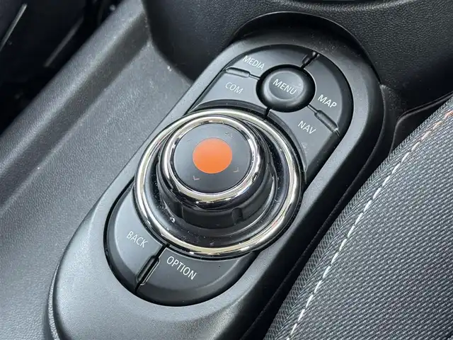 ＭＩＮＩ ミニ クーパー D 静岡県 2021(令3)年 2万km ミッドナイト・ブラック・メタリック ペッパーパッケージ/・ストレージコンパートメントパッケージ/・MINIエキサイトメントパッケージ/・レインセンサー/・ライトパッケージ/・コンフォートアクセスシステム/MINIコネクト/(Bluetooth/USB)/インテリジェントセーフティ/バックカメラ/PDC/ETC/フロアマット/純正15インチアルミホイール/フロントフォグランプ/保証書/取扱説明書/スペアキー