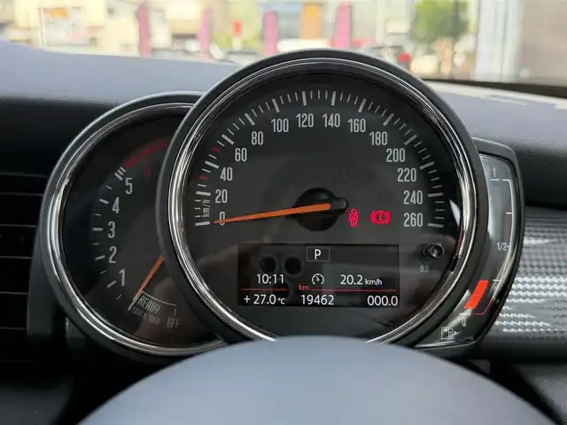 ＭＩＮＩ ミニ クーパー D 静岡県 2021(令3)年 2万km ミッドナイト・ブラック・メタリック ペッパーパッケージ/・ストレージコンパートメントパッケージ/・MINIエキサイトメントパッケージ/・レインセンサー/・ライトパッケージ/・コンフォートアクセスシステム/MINIコネクト/(Bluetooth/USB)/インテリジェントセーフティ/バックカメラ/PDC/ETC/フロアマット/純正15インチアルミホイール/フロントフォグランプ/保証書/取扱説明書/スペアキー