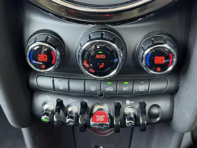 ＭＩＮＩ ミニ クーパー D 静岡県 2021(令3)年 2万km ミッドナイト・ブラック・メタリック ペッパーパッケージ/・ストレージコンパートメントパッケージ/・MINIエキサイトメントパッケージ/・レインセンサー/・ライトパッケージ/・コンフォートアクセスシステム/MINIコネクト/(Bluetooth/USB)/インテリジェントセーフティ/バックカメラ/PDC/ETC/フロアマット/純正15インチアルミホイール/フロントフォグランプ/保証書/取扱説明書/スペアキー