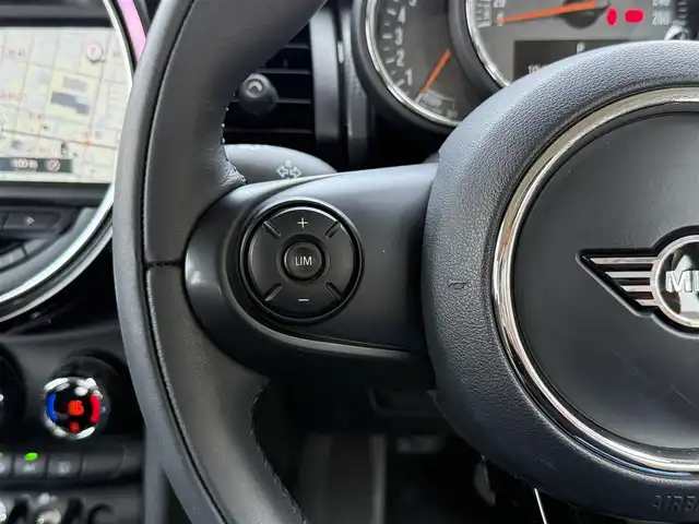ＭＩＮＩ ミニ クーパー D 静岡県 2021(令3)年 2万km ミッドナイト・ブラック・メタリック ペッパーパッケージ/・ストレージコンパートメントパッケージ/・MINIエキサイトメントパッケージ/・レインセンサー/・ライトパッケージ/・コンフォートアクセスシステム/MINIコネクト/(Bluetooth/USB)/インテリジェントセーフティ/バックカメラ/PDC/ETC/フロアマット/純正15インチアルミホイール/フロントフォグランプ/保証書/取扱説明書/スペアキー