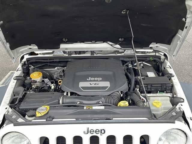 クライスラー・ジープ ジープ ラングラー アンリミテッド スポーツ 山口県 2016(平28)年 7.5万km 白 社外メモリナビ/Ｂｌｕｅｔｏｏｔｈ/フルセグＴＶ/ＨＩＤヘッドライト/リモコンキー/クルーズコントロール/ＥＴＣ/オートエアコン/横滑り防止装置/純正１７インチアルミホイール/背面タイヤ/サイドカメラ/ヒルディセントコントロール/保証書・取説/スペアキー1本