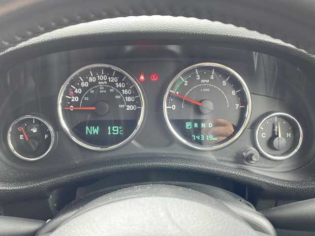 クライスラー・ジープ ジープ ラングラー アンリミテッド スポーツ 山口県 2016(平28)年 7.5万km 白 社外メモリナビ/Ｂｌｕｅｔｏｏｔｈ/フルセグＴＶ/ＨＩＤヘッドライト/リモコンキー/クルーズコントロール/ＥＴＣ/オートエアコン/横滑り防止装置/純正１７インチアルミホイール/背面タイヤ/サイドカメラ/ヒルディセントコントロール/保証書・取説/スペアキー1本