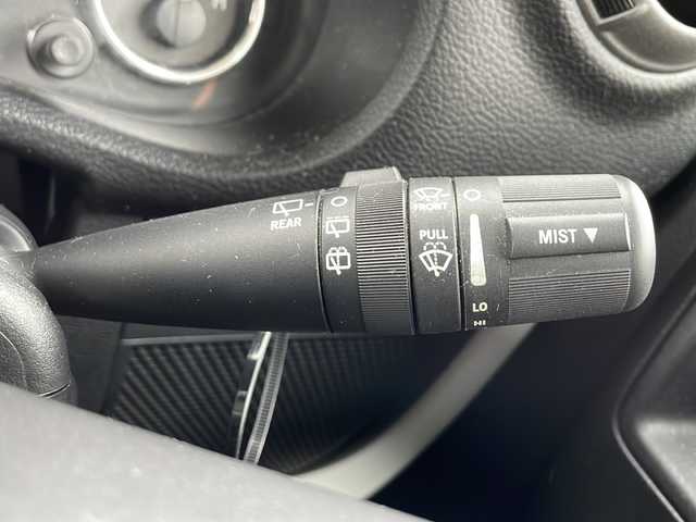 クライスラー・ジープ ジープ ラングラー アンリミテッド スポーツ 山口県 2016(平28)年 7.5万km 白 社外メモリナビ/Ｂｌｕｅｔｏｏｔｈ/フルセグＴＶ/ＨＩＤヘッドライト/リモコンキー/クルーズコントロール/ＥＴＣ/オートエアコン/横滑り防止装置/純正１７インチアルミホイール/背面タイヤ/サイドカメラ/ヒルディセントコントロール/保証書・取説/スペアキー1本