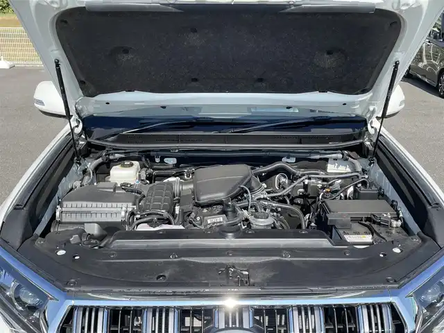 トヨタ ランドクルーザー プラド TX Lパッケージ 山口県 2023(令5)年 2.2万km ホワイトパールクリスタルシャイン ワンオーナー車/ベージュレザーシート/サンルーフ/純正ナビ/Bluetooth/Miracast/全周囲カメラ/前席パワーシート/前席シートヒーター/前席ベンチレーション/クルーズコントロール/オートマチックハイビーム/LEDヘッドライト/LEDフォグライト/オートライト/スマートキー＆プッシュスタート/レーンキープアシスト/社外前後ドライブレコーダー/社外17インチAW（ジオランダータイヤ）/純正アルミ付スタッドレスタイヤ車載/社外クラッツィオフロアマット（純正車載）/ルーフレール/保証書・取説/スペアキー1個