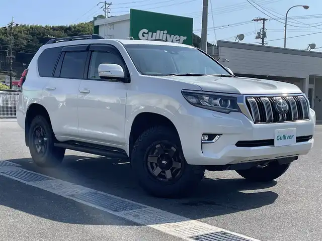 トヨタ ランドクルーザー プラド TX Lパッケージ 山口県 2023(令5)年 2.2万km ホワイトパールクリスタルシャイン ワンオーナー車/ベージュレザーシート/サンルーフ/純正ナビ/Bluetooth/Miracast/全周囲カメラ/前席パワーシート/前席シートヒーター/前席ベンチレーション/クルーズコントロール/オートマチックハイビーム/LEDヘッドライト/LEDフォグライト/オートライト/スマートキー＆プッシュスタート/レーンキープアシスト/社外前後ドライブレコーダー/社外17インチAW（ジオランダータイヤ）/純正アルミ付スタッドレスタイヤ車載/社外クラッツィオフロアマット（純正車載）/ルーフレール/保証書・取説/スペアキー1個