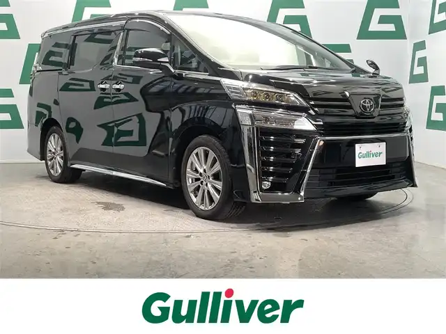 トヨタ ヴェルファイア Z ゴールデンアイズ 鹿児島県 2020(令2)年 6.1万km ブラック 純正ナビ機能付きディスプレイオーディオ/(Bluetooth.AppleCarPlay.AndroidAuto.CD.DVD)/バックカメラ/トヨタセーフティセンス/　・クルーズコントロール(追従走行あり)/　・レーンキープアシスト/　・プリクラッシュセーフティ/　・先行車発進お知らせ機能/フリップダウンモニター/両側パワースライドドア/パワーバックドア/オットマン/前後コーナーセンサー/ETC/純正フロアマット/純正アルミホイール/LEDヘッドライト/電動格納ミラー/ステアリングリモコン