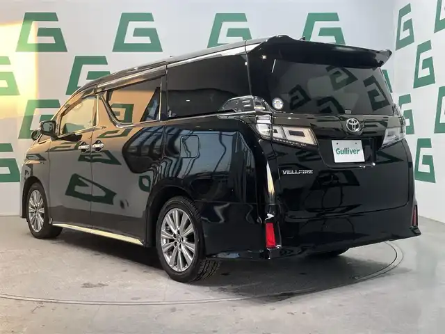 トヨタ ヴェルファイア Z ゴールデンアイズ 鹿児島県 2020(令2)年 6.1万km ブラック 純正ナビ機能付きディスプレイオーディオ/(Bluetooth.AppleCarPlay.AndroidAuto.CD.DVD)/バックカメラ/トヨタセーフティセンス/　・クルーズコントロール(追従走行あり)/　・レーンキープアシスト/　・プリクラッシュセーフティ/　・先行車発進お知らせ機能/フリップダウンモニター/両側パワースライドドア/パワーバックドア/オットマン/前後コーナーセンサー/ETC/純正フロアマット/純正アルミホイール/LEDヘッドライト/電動格納ミラー/ステアリングリモコン