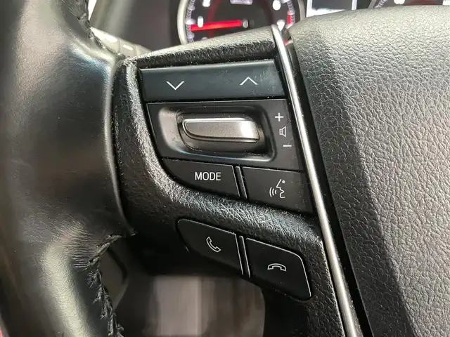 トヨタ ヴェルファイア Z ゴールデンアイズ 鹿児島県 2020(令2)年 6.1万km ブラック 純正ナビ機能付きディスプレイオーディオ/(Bluetooth.AppleCarPlay.AndroidAuto.CD.DVD)/バックカメラ/トヨタセーフティセンス/　・クルーズコントロール(追従走行あり)/　・レーンキープアシスト/　・プリクラッシュセーフティ/　・先行車発進お知らせ機能/フリップダウンモニター/両側パワースライドドア/パワーバックドア/オットマン/前後コーナーセンサー/ETC/純正フロアマット/純正アルミホイール/LEDヘッドライト/電動格納ミラー/ステアリングリモコン