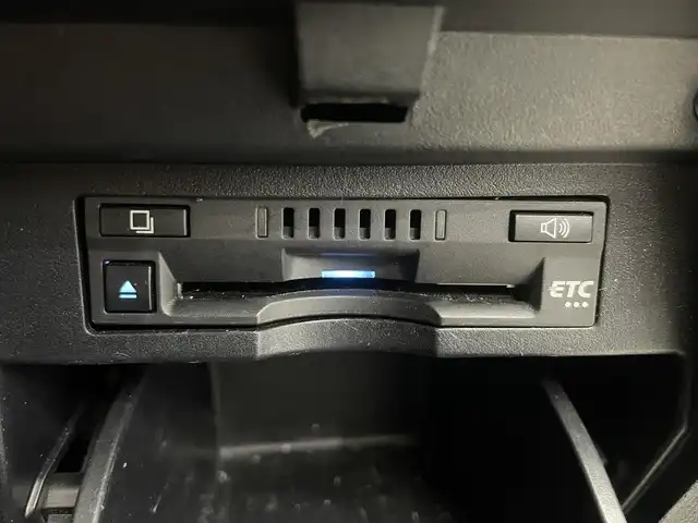 トヨタ ヴェルファイア Z ゴールデンアイズ 鹿児島県 2020(令2)年 6.1万km ブラック 純正ナビ機能付きディスプレイオーディオ/(Bluetooth.AppleCarPlay.AndroidAuto.CD.DVD)/バックカメラ/トヨタセーフティセンス/　・クルーズコントロール(追従走行あり)/　・レーンキープアシスト/　・プリクラッシュセーフティ/　・先行車発進お知らせ機能/フリップダウンモニター/両側パワースライドドア/パワーバックドア/オットマン/前後コーナーセンサー/ETC/純正フロアマット/純正アルミホイール/LEDヘッドライト/電動格納ミラー/ステアリングリモコン