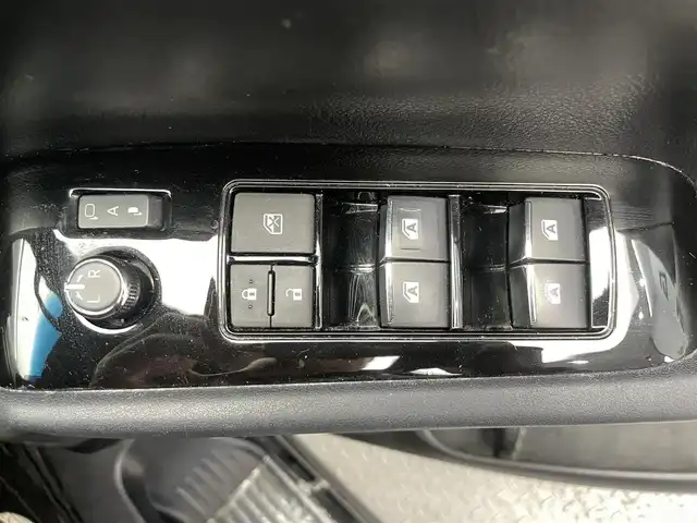 トヨタ ヴェルファイア Z ゴールデンアイズ 鹿児島県 2020(令2)年 6.1万km ブラック 純正ナビ機能付きディスプレイオーディオ/(Bluetooth.AppleCarPlay.AndroidAuto.CD.DVD)/バックカメラ/トヨタセーフティセンス/　・クルーズコントロール(追従走行あり)/　・レーンキープアシスト/　・プリクラッシュセーフティ/　・先行車発進お知らせ機能/フリップダウンモニター/両側パワースライドドア/パワーバックドア/オットマン/前後コーナーセンサー/ETC/純正フロアマット/純正アルミホイール/LEDヘッドライト/電動格納ミラー/ステアリングリモコン