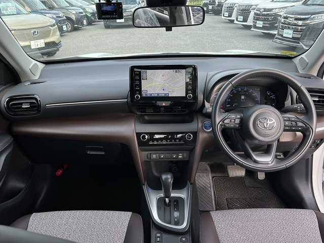 トヨタ ヤリスクロス ハイブリッド Z 沖縄県 2021(令3)年 1.8万km ブラックマイカ/ホワイトパールクリスタルシャイン 2トーン 純正ＤＡナビ（フルセグＴＶ）　/全方位カメラ　/前後ドラレコ　/ビルトインＥＴＣ　/ＡＣＣ　/コーナーセンサー　/ＰＣＳ　/ＬＴＡ　/ＢＳＭ　/ＰＫＳＢ　/ＲＣＴＡ　/ハーフレザー　/シートヒーター　/パワーシート　/ＬＥＤ