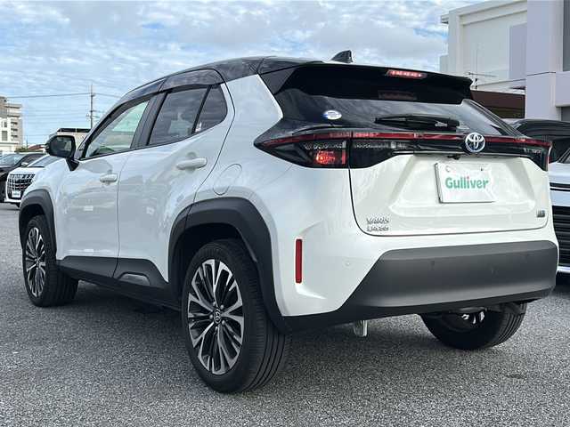 トヨタ ヤリスクロス ハイブリッド Z 沖縄県 2021(令3)年 1.8万km ブラックマイカ/ホワイトパールクリスタルシャイン 2トーン 純正ＤＡナビ（フルセグＴＶ）　/全方位カメラ　/前後ドラレコ　/ビルトインＥＴＣ　/ＡＣＣ　/コーナーセンサー　/ＰＣＳ　/ＬＴＡ　/ＢＳＭ　/ＰＫＳＢ　/ＲＣＴＡ　/ハーフレザー　/シートヒーター　/パワーシート　/ＬＥＤ