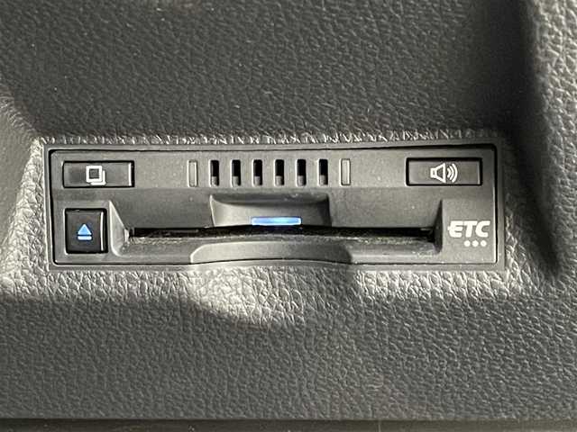 トヨタ ヤリスクロス ハイブリッド Z 沖縄県 2021(令3)年 1.8万km ブラックマイカ/ホワイトパールクリスタルシャイン 2トーン 純正ＤＡナビ（フルセグＴＶ）　/全方位カメラ　/前後ドラレコ　/ビルトインＥＴＣ　/ＡＣＣ　/コーナーセンサー　/ＰＣＳ　/ＬＴＡ　/ＢＳＭ　/ＰＫＳＢ　/ＲＣＴＡ　/ハーフレザー　/シートヒーター　/パワーシート　/ＬＥＤ