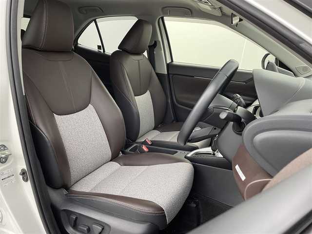 トヨタ ヤリスクロス ハイブリッド Z 沖縄県 2021(令3)年 1.8万km ブラックマイカ/ホワイトパールクリスタルシャイン 2トーン 純正ＤＡナビ（フルセグＴＶ）　/全方位カメラ　/前後ドラレコ　/ビルトインＥＴＣ　/ＡＣＣ　/コーナーセンサー　/ＰＣＳ　/ＬＴＡ　/ＢＳＭ　/ＰＫＳＢ　/ＲＣＴＡ　/ハーフレザー　/シートヒーター　/パワーシート　/ＬＥＤ