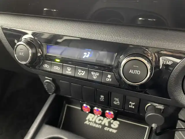 トヨタ ハイラックス Z 群馬県 2018(平30)年 2.8万km アティチュードブラックマイカ ＪＡＯＳフロントグリル　ＴＲＤオーバーフェンダー　キャノピー　社外マフラー　純正ナビ　バックカメラ　衝突被害軽減ブレーキ　レーンアシスト　ＬＥＤヘッドライト　ＥＴＣ　プッシュスタート　４ＷＤ　禁煙車