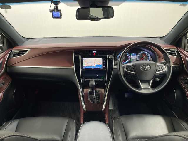 トヨタ ハリアー プレミアム 長崎県 2017(平29)年 2.6万km スパークリングブラックパールクリスタルシャイン 社外メモリナビ/ ECLIPSE/ AVN-Z05iW/フルセグテレビ/バックカメラ/Bluetooth接続/ミュージックサーバー/レーンディバーチャーアラート/ナノイー/電格ミラー/オートリトラミラー/LEDフォグ/ステアリングリモコン/ドアバイザー