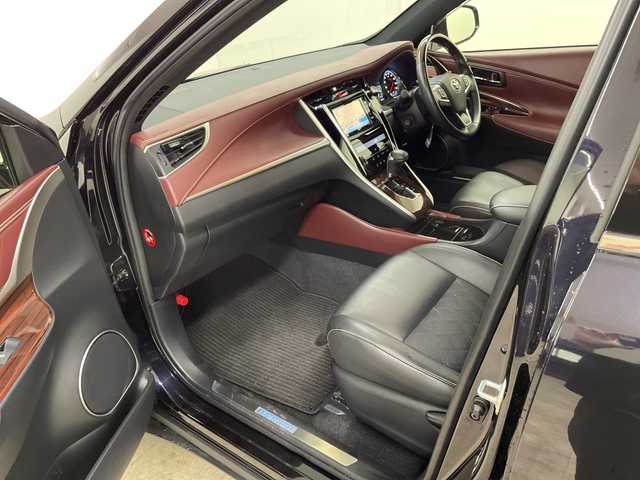 トヨタ ハリアー プレミアム 長崎県 2017(平29)年 2.6万km スパークリングブラックパールクリスタルシャイン 社外メモリナビ/ ECLIPSE/ AVN-Z05iW/フルセグテレビ/バックカメラ/Bluetooth接続/ミュージックサーバー/レーンディバーチャーアラート/ナノイー/電格ミラー/オートリトラミラー/LEDフォグ/ステアリングリモコン/ドアバイザー