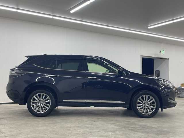 トヨタ ハリアー プレミアム 長崎県 2017(平29)年 2.6万km スパークリングブラックパールクリスタルシャイン 社外メモリナビ/ ECLIPSE/ AVN-Z05iW/フルセグテレビ/バックカメラ/Bluetooth接続/ミュージックサーバー/レーンディバーチャーアラート/ナノイー/電格ミラー/オートリトラミラー/LEDフォグ/ステアリングリモコン/ドアバイザー