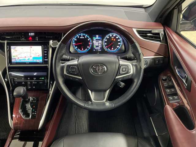 トヨタ ハリアー プレミアム 長崎県 2017(平29)年 2.6万km スパークリングブラックパールクリスタルシャイン 社外メモリナビ/ ECLIPSE/ AVN-Z05iW/フルセグテレビ/バックカメラ/Bluetooth接続/ミュージックサーバー/レーンディバーチャーアラート/ナノイー/電格ミラー/オートリトラミラー/LEDフォグ/ステアリングリモコン/ドアバイザー