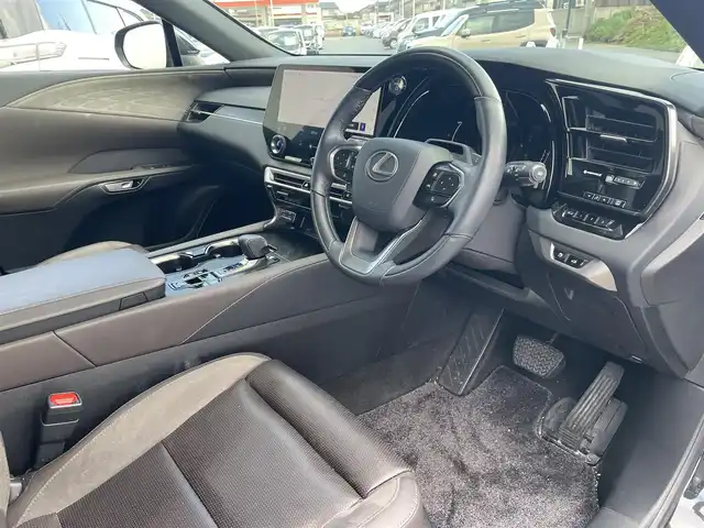 レクサス ＲＸ 450h+ バージョンL 富山県 2023(令5)年 2.9万km グラファイトブラックガラスフレーク 4WD/パノラマルーフ/ルーフレール/純正SDナビ（ディスプレイオーディオ）/プレミアムサウンド/フルセグTV/セーフティーシステムプラス/ブラインドスポットモニター/パーキングサポートブレーキ/パノラミックビューモニター/ドライブレコーダー前後方向/デジタルインナーミラー/パドルシフト/パワーシート　(D＋N席）/ポジションメモリー　(D＋N席）/シートヒーター全席/レザーシート/電動リアゲート/ETC2.0/純正AW/スマートキー×2