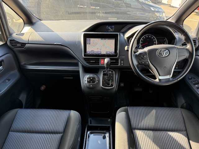 トヨタ ノア Si 長野県 2015(平27)年 5.6万km ボルドーマイカメタリック 純正ナビ/（FM/AM/BTフルセグ） /片側パワースライドドア /スマートキー /LEDヘッドライト /オートライト /バックカメラ /アイドリングストップ /プッシュスタート /横滑り防止装置 /純正フロアマット/純正アルミホイール/保証書・取扱説明書