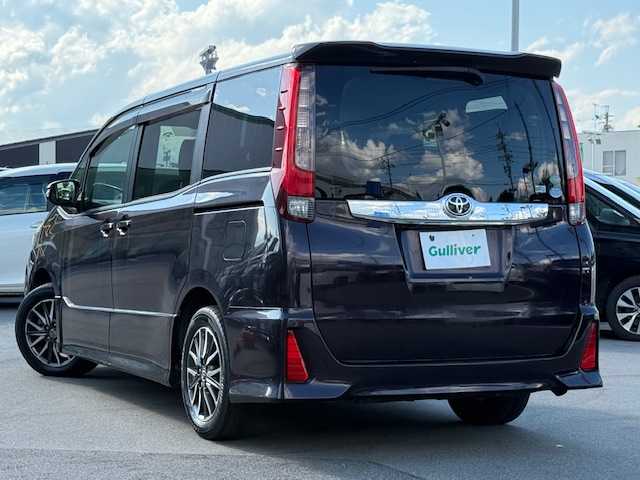トヨタ ノア Si 長野県 2015(平27)年 5.6万km ボルドーマイカメタリック 純正ナビ/（FM/AM/BTフルセグ） /片側パワースライドドア /スマートキー /LEDヘッドライト /オートライト /バックカメラ /アイドリングストップ /プッシュスタート /横滑り防止装置 /純正フロアマット/純正アルミホイール/保証書・取扱説明書