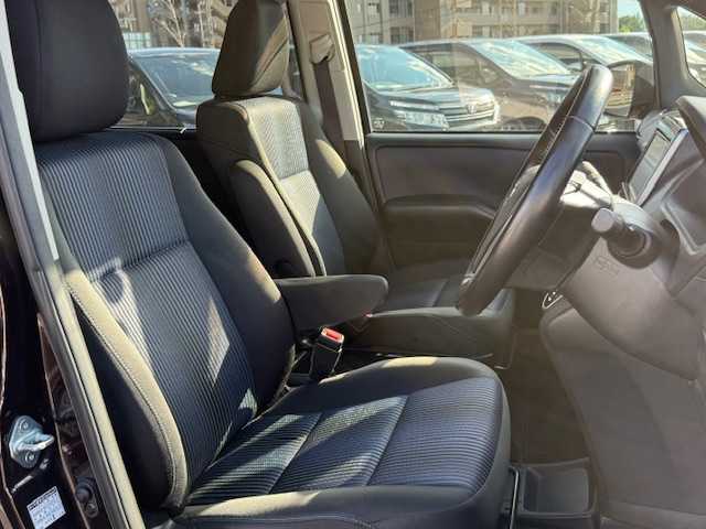 トヨタ ノア Si 長野県 2015(平27)年 5.6万km ボルドーマイカメタリック 純正ナビ/（FM/AM/BTフルセグ） /片側パワースライドドア /スマートキー /LEDヘッドライト /オートライト /バックカメラ /アイドリングストップ /プッシュスタート /横滑り防止装置 /純正フロアマット/純正アルミホイール/保証書・取扱説明書