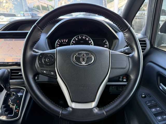トヨタ ノア Si 長野県 2015(平27)年 5.6万km ボルドーマイカメタリック 純正ナビ/（FM/AM/BTフルセグ） /片側パワースライドドア /スマートキー /LEDヘッドライト /オートライト /バックカメラ /アイドリングストップ /プッシュスタート /横滑り防止装置 /純正フロアマット/純正アルミホイール/保証書・取扱説明書