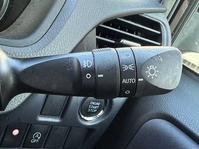 トヨタ ノア Si 長野県 2015(平27)年 5.6万km ボルドーマイカメタリック 純正ナビ/（FM/AM/BTフルセグ） /片側パワースライドドア /スマートキー /LEDヘッドライト /オートライト /バックカメラ /アイドリングストップ /プッシュスタート /横滑り防止装置 /純正フロアマット/純正アルミホイール/保証書・取扱説明書