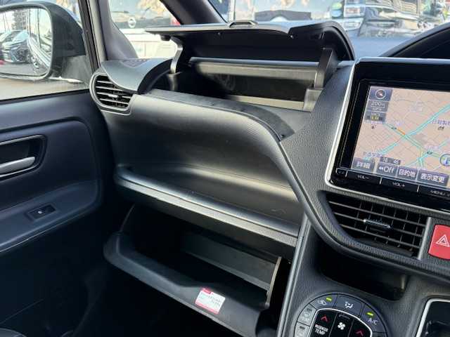 トヨタ ノア Si 長野県 2015(平27)年 5.6万km ボルドーマイカメタリック 純正ナビ/（FM/AM/BTフルセグ） /片側パワースライドドア /スマートキー /LEDヘッドライト /オートライト /バックカメラ /アイドリングストップ /プッシュスタート /横滑り防止装置 /純正フロアマット/純正アルミホイール/保証書・取扱説明書