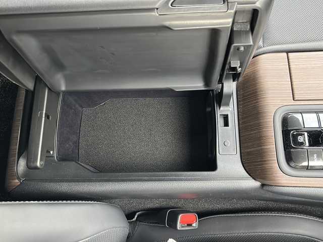 トヨタ クラウン Z 長野県 2024(令6)年 0.5万km プレシャスブラックパール ・純正12インチディスプレイオーディオ/Bluetooth/・全方位カメラ/・ビルトインETC/・ワンオーナー/・モデリスタ【F/S/R】/・トヨタセーフティセンス/・レーダークルーズコントロール/・レーンキープアシスト/・オートマチックハイビーム/・ブラインドスポットモニター/・後席マッサージ付き/・シートヒーター(全席)/・エアーシート(全席)/・コーナーセンサー(前後)/・パドルシフト/・全席イージークローザードア付き/・ステアリングリモコン/・ステアリングヒーター/・純正20インチアルミホイール/・置くだけ充電/・電動リアサンシェード/・ヘッドアップディスプレイ/・パワートランク/・デジタルインナーミラー/・ウィンカーミラー/・電動格納ミラー/・スマートキー/・エンジンプッシュスタート/・スペアキー/・フロアマット